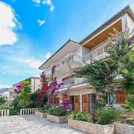 Apartments And Rooms By The Sea Brela, Makarska - 2752 Exterior photo