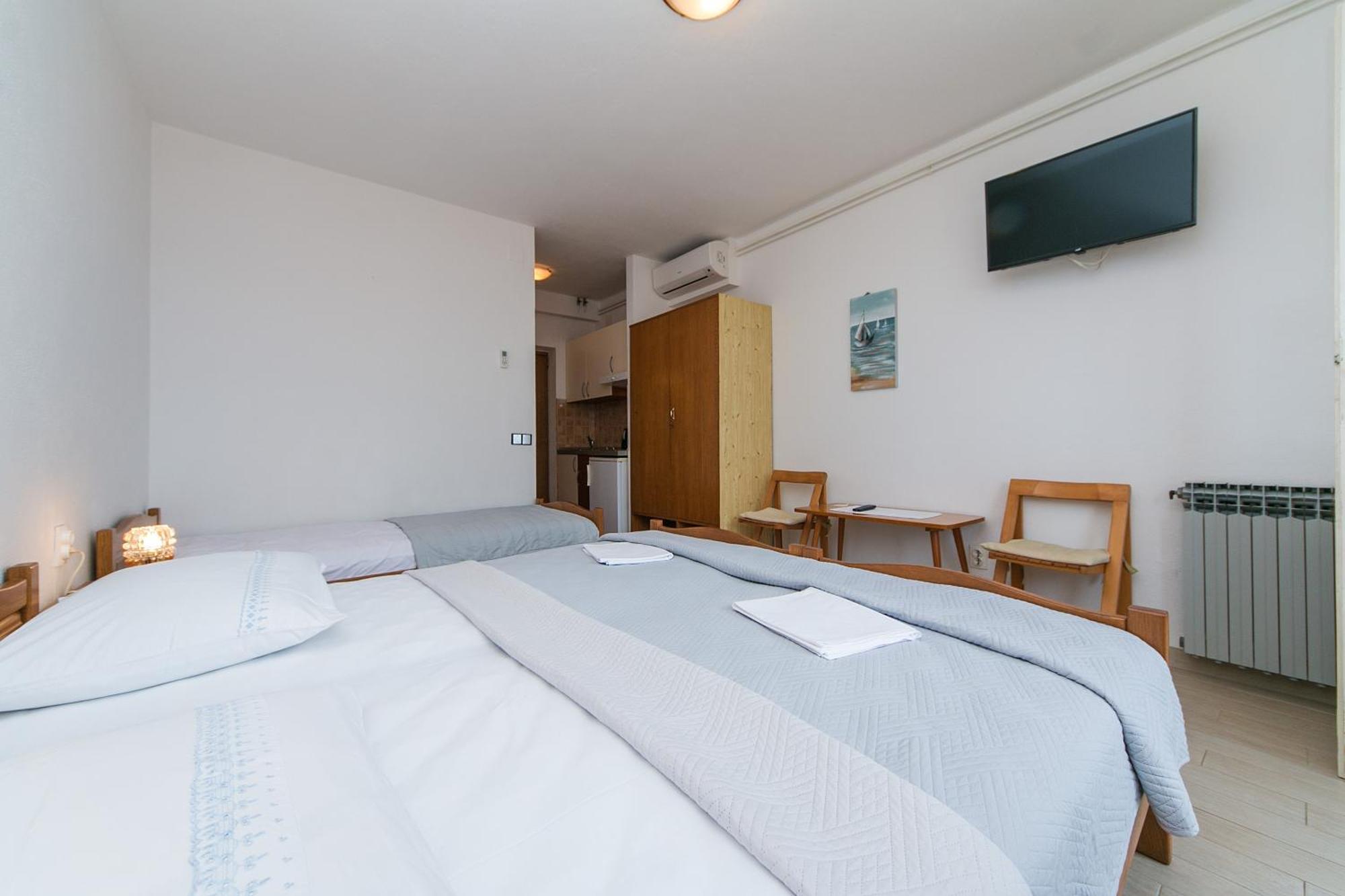 Apartments And Rooms By The Sea Brela, Makarska - 2752 Room photo
