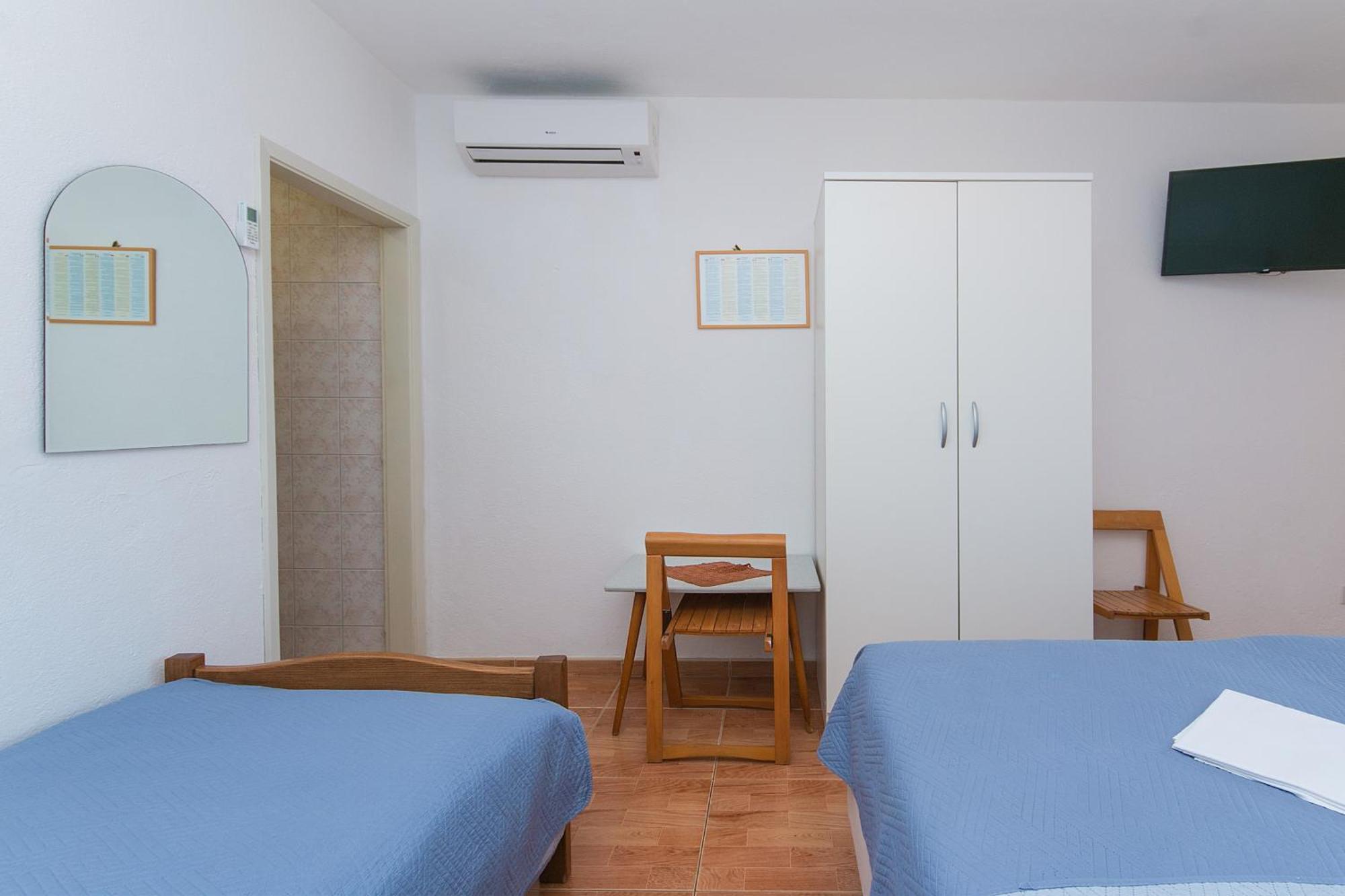 Apartments And Rooms By The Sea Brela, Makarska - 2752 Room photo