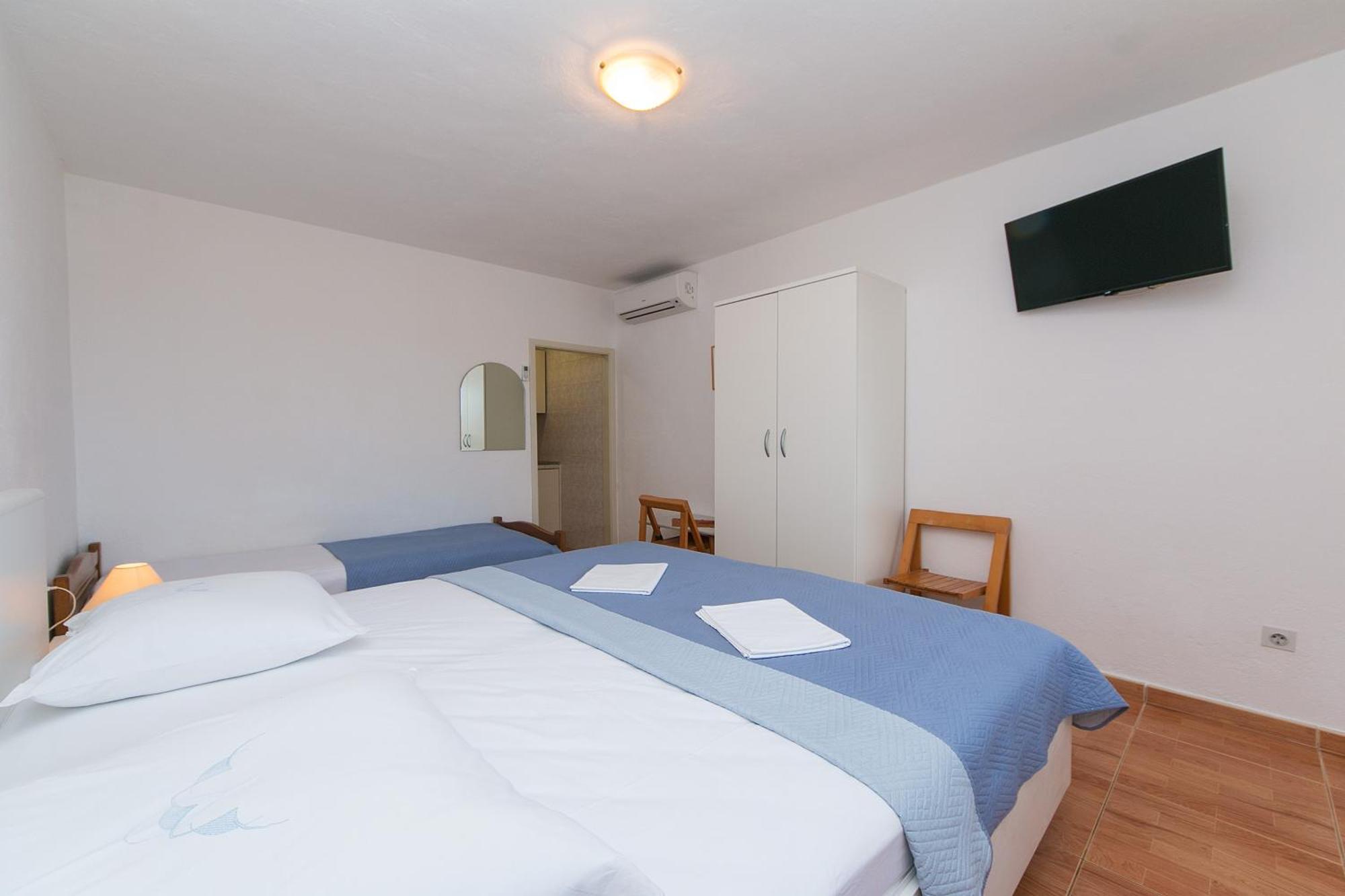 Apartments And Rooms By The Sea Brela, Makarska - 2752 Room photo